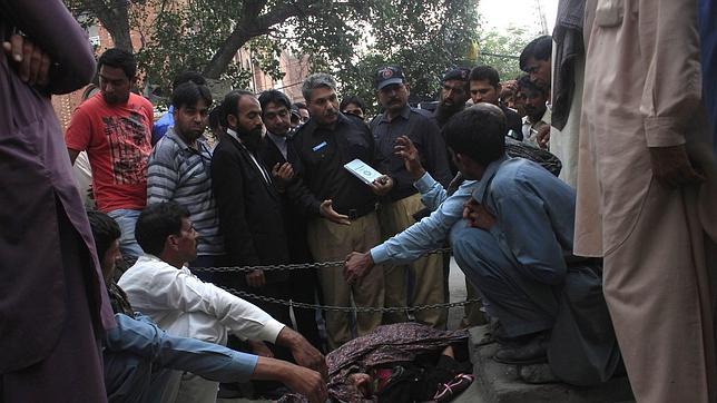 La paquistaní lapidada por su familia ante el tribunal de Lahore estaba encinta
