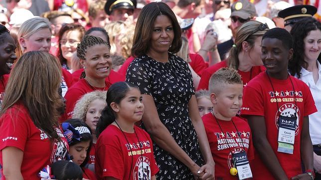 Michelle Obama, con los niños huérfanos