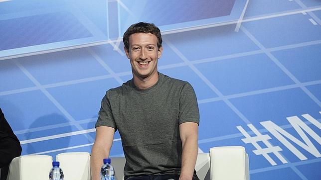 Facebook pide a la Comisión Europea que supervise su compra de WhatsApp