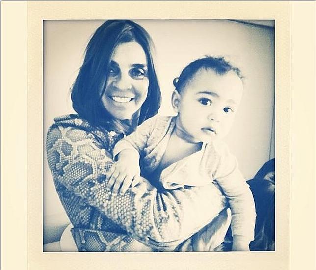Carine Roitfeld ejerce como «niñera» de North West