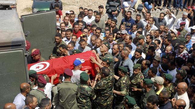 Mueren cuatro policías en el ataque a la casa del ministro del Interior de Túnez