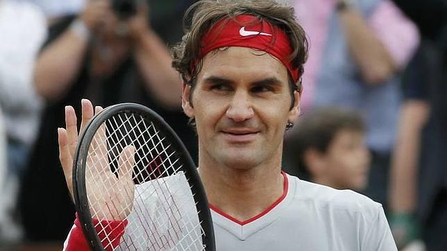 Federer iguala a Nadal en victorias en París