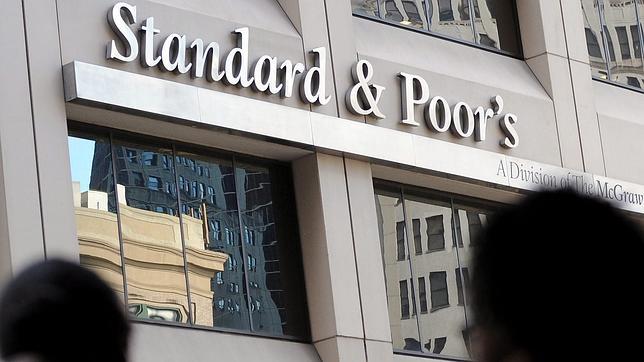 S&amp;P mejora la perspectiva de la Comunidad y le mantiene la calificación