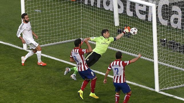 Casillas canta en el gol de Godín