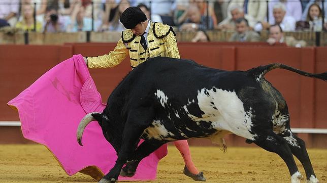 El Fandi, Castella y Luque, a hombros en Sanlúcar