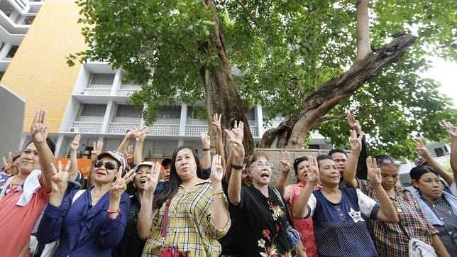 Tailandia despliega fuerzas de seguridad y reprime las protestas contra golpe de Estado