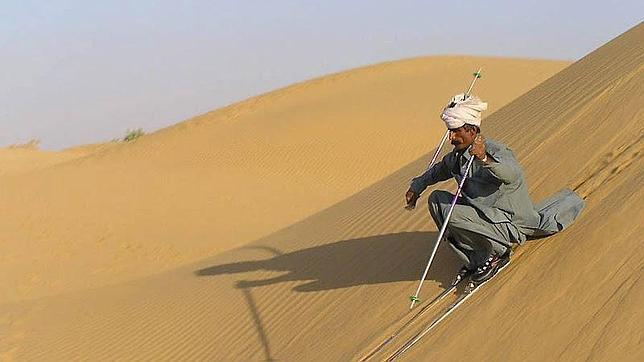 La increíble tienda que alquila esquís en el desierto del Sáhara