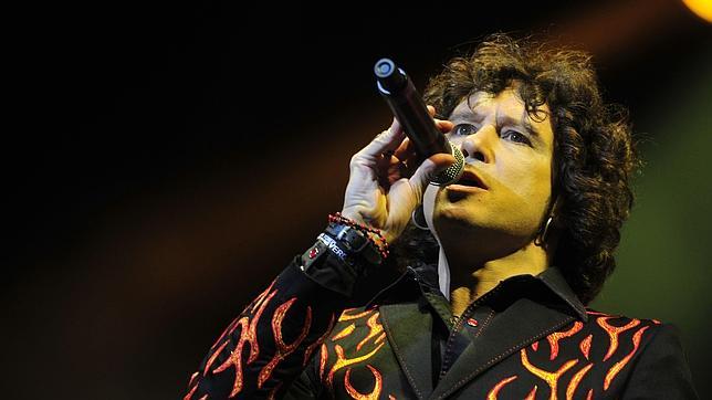 Bunbury cancela el inicio de su gira por el estado de salud de su guitarrista