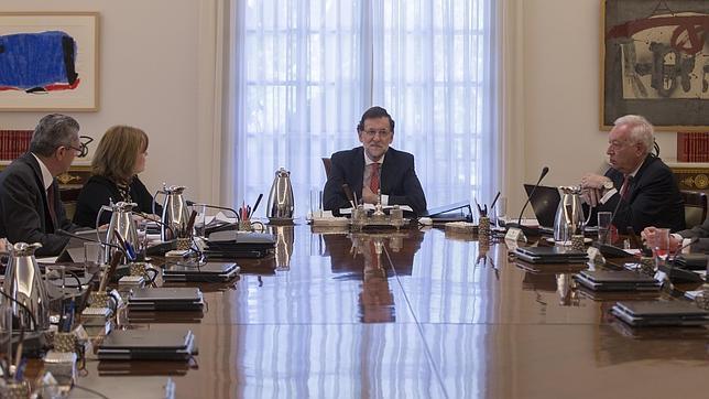 El Gobierno expresa su lealtad y afecto a los Reyes y elogia la figura de Felipe VI