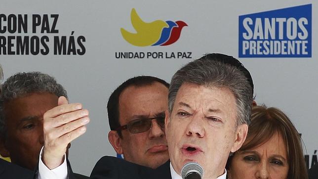 Santos suprimirá el servicio militar obligatorio cuando firme la paz con las FARC