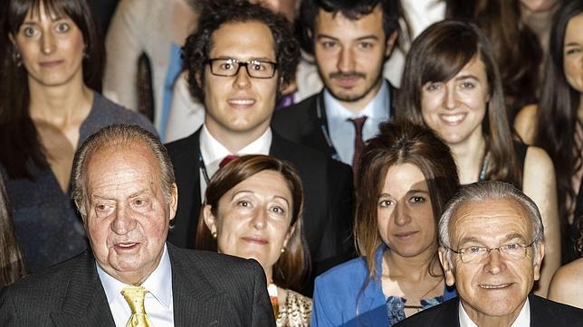 El Rey: «Entre nosotros, tendré que pedir permiso al Príncipe para seguir dando estas becas»