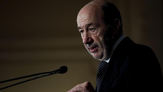 El PSOE reunirá a su grupo parlamentario para debatir el voto ante la ley de abdicación