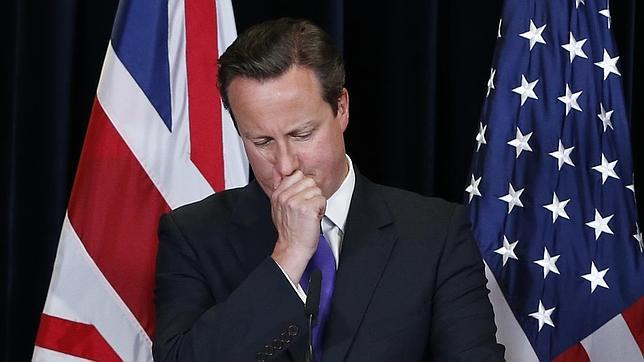 Merkel negocia con Cameron para que Juncker presida la Comisión Europea