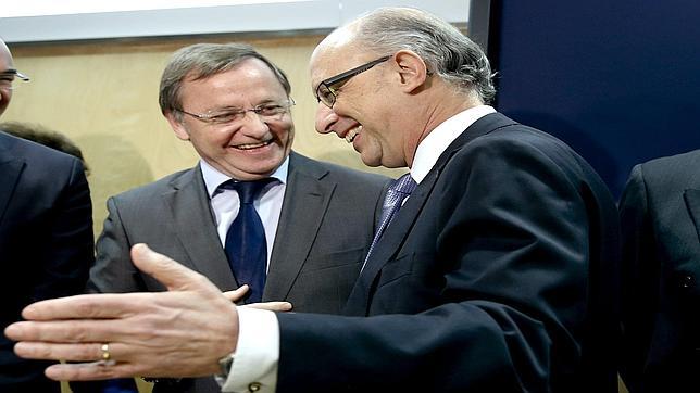 Montoro acepta que la Comunidad Valenciana está mal financiada y le ayudará a cumplir el déficit