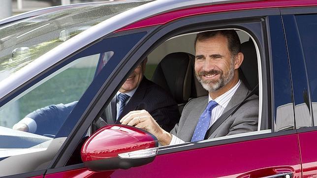 El Príncipe, un hombre de su tiempo, salió de tapas con sus amigos el día de la abdicación