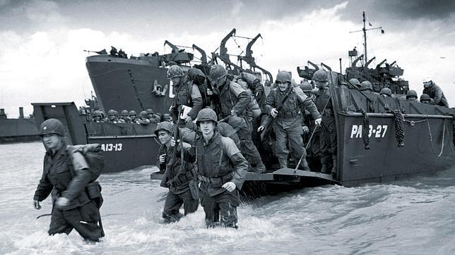 Una de las barcazas, durante el desembarco de Normandía