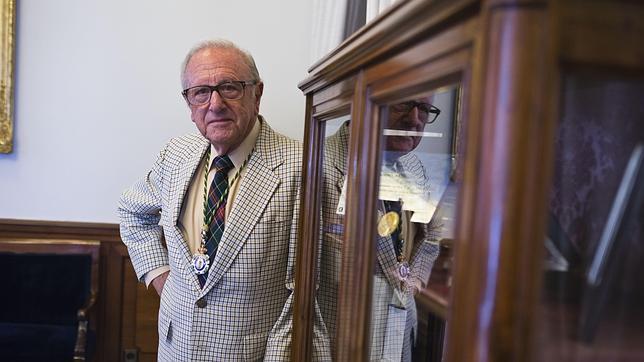 Joaquín Fuster: «Gran parte de nuestras decisiones siguen influencias inconscientes»