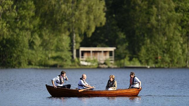 Los adversarios de que Juncker presida la Comisión intentan ganar a Merkel