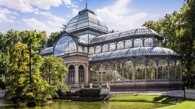 El Palacio de Cristal, en el estanque pequeño del Retiro