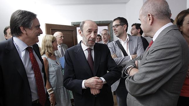 El 99% del grupo socialista apoyará mañana la abdicación del Rey