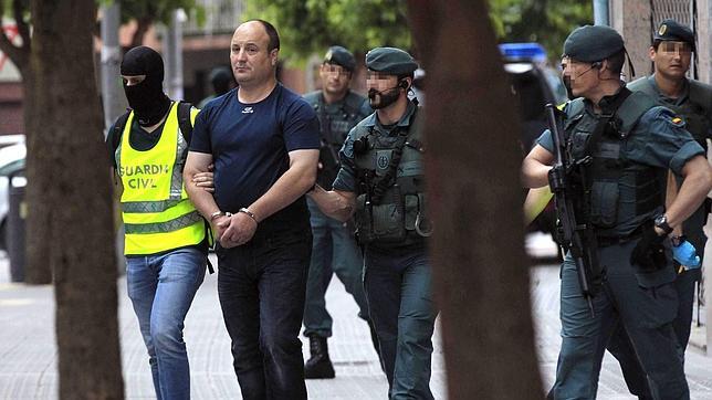 Detenido un «tirador selecto» elegido por ETA para atentar contra Patxi López y Rodolfo Ares