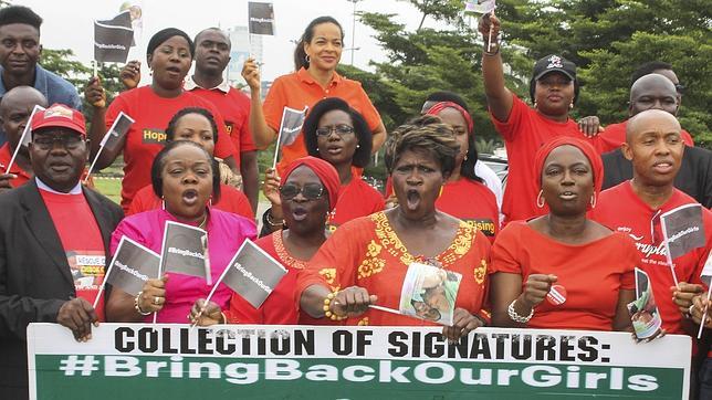 Protesta en Nigeria por la ineficacia del Gobierno para resolver el secuestro de las niñas