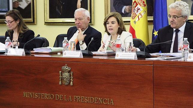 El Gobierno pide datos a los Ministerios sobre sus recursos en el exterior