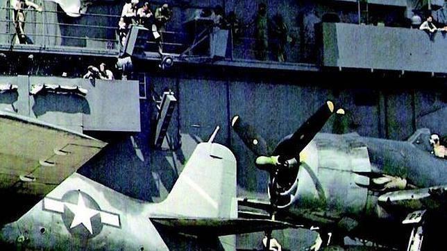 Los pilotos americanos destrozan la flota japonesa en Midway
