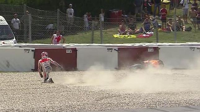 Dani Pedrosa se lleva la pole en Montmeló y Márquez se va al suelo