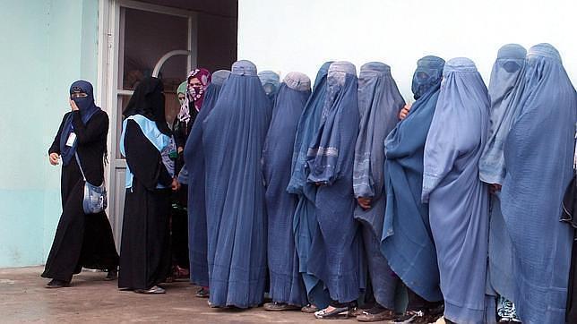 Abdulá y Ghani se disputan la Presidencia del país en una apretada segunda vuelta