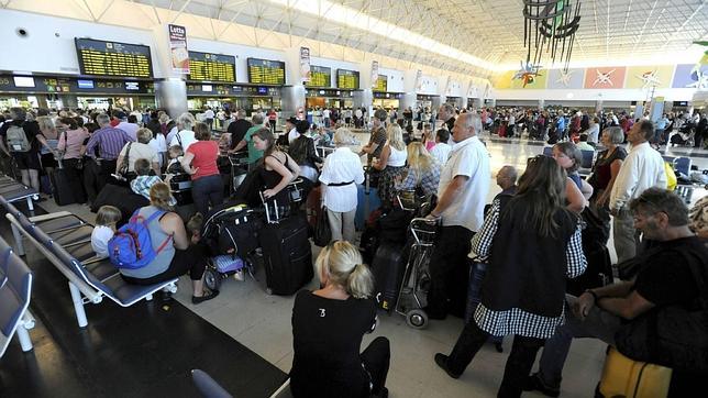El PP canario defiende que el Gobierno se reserva la mayoría accionarial en Aena para garantizar el servicio público