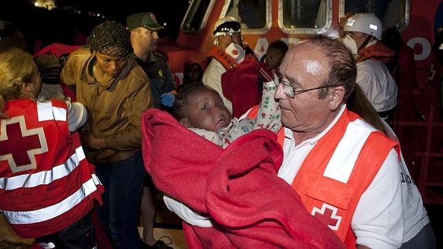 Rescatada una patera con 68 inmigrantes, seis de ellos menores y tres embarazadas