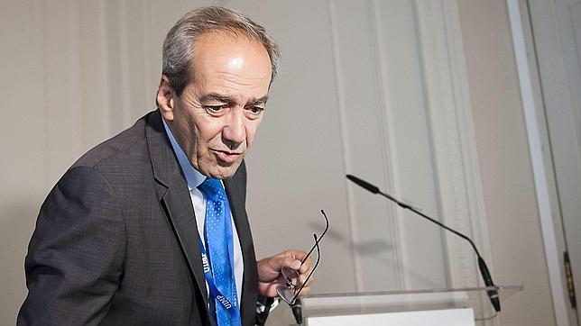 González-Páramo defiende la «calidad técnica» del Banco de España