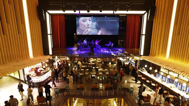 Ya se puede desayunar, comer y cenar en Platea