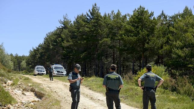 Peinan la zona en la que apareció el coche calcinado del holandés desaparecido en 2010