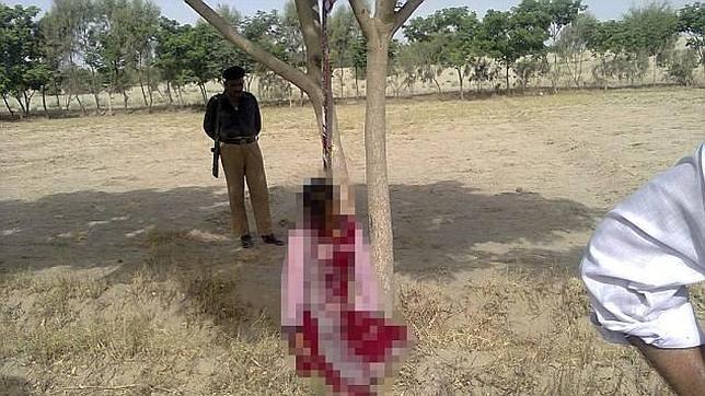 Una mujer es violada en grupo y posteriormente ahorcada en Pakistán