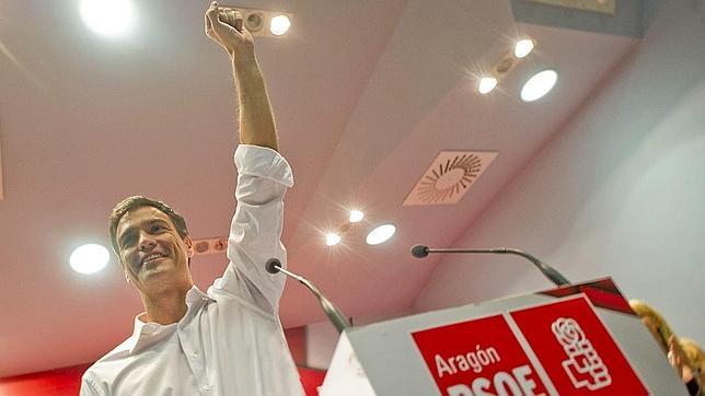 400 militantes arropan a Pedro Sánchez en Zaragoza en su carrera a liderar el PSOE