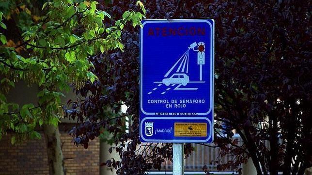 Anula una multa de tráfico por entender que los fotogramas no tienen «garantía de veracidad»