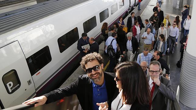 Renfe pondrá en servicio un AVE Sevilla-Alicante tres días a la semana