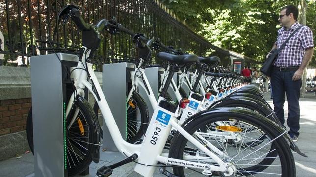 Los primeros usuarios probaron ayer el servicio de BiciMad