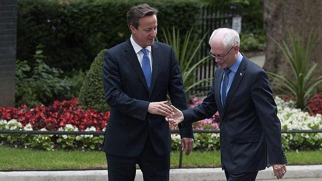 La UE diluye las exigencias de Cameron y Renzi