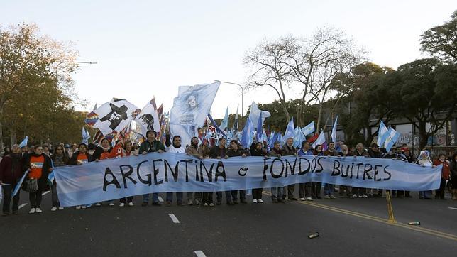 Argentina dispone de un mes para no caer en suspensión de pagos
