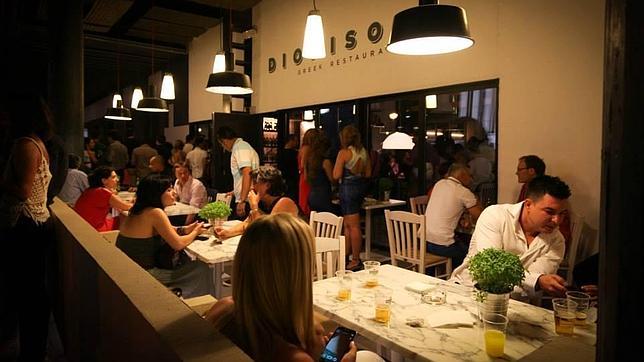 La amplia terraza con vistas a Azca