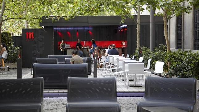 La terraza se ubica frente a la plaza de Carlos V