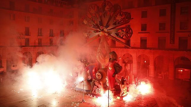 El Gobierno catalán define las Hogueras de Alicante como «trastos que se queman»