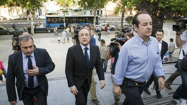 Florentino Pérez visita a Di Stéfano en el hospital