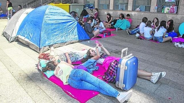 Dos meses de acampada por un buen sitio para ver a One Direction