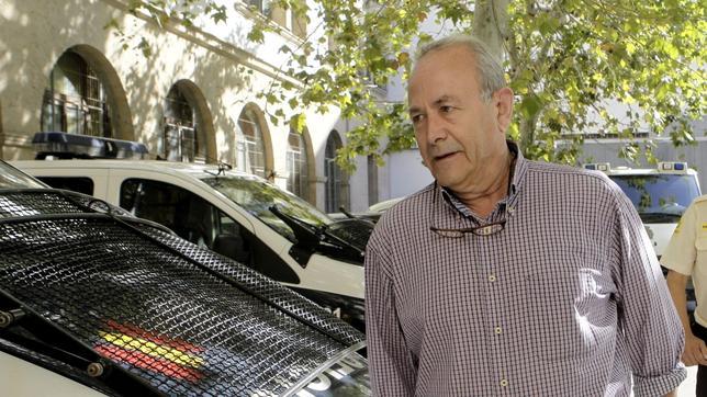 Manos Limpias recurre la decisión de Castro de citar de nuevo al contable de Nóos