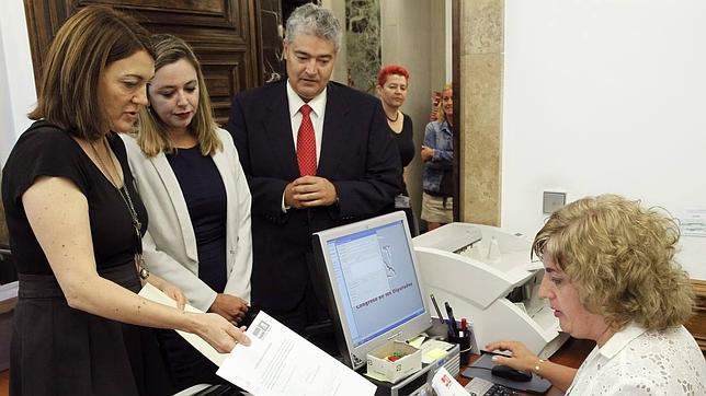 El PSOE exige en el Congreso revocar la declaración ambiental de las prospecciones próximas a Canarias