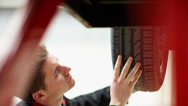 300.000 vehículos circulan ahora mismo con neumáticos «dudosos»